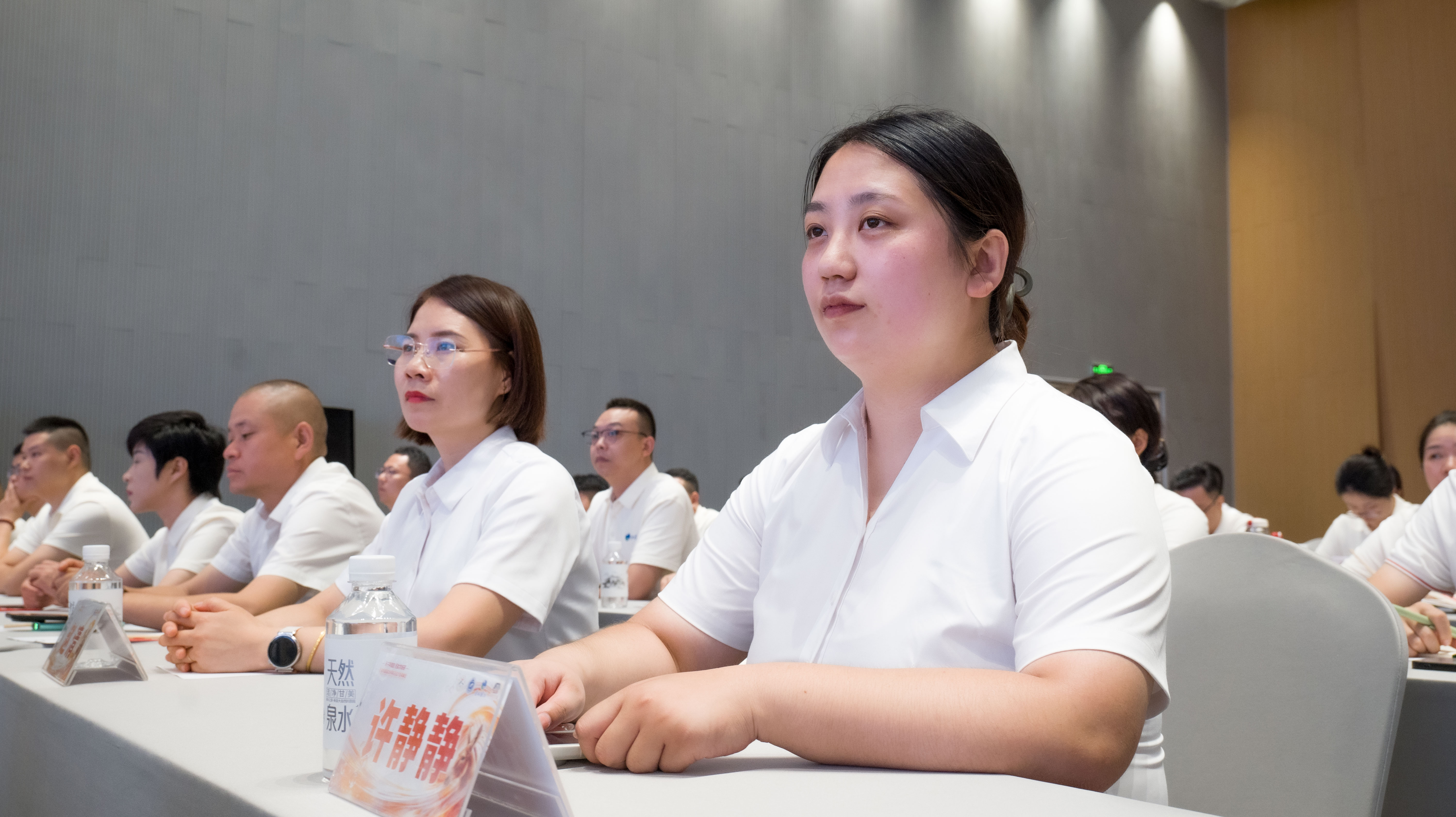 参加会议1.jpg