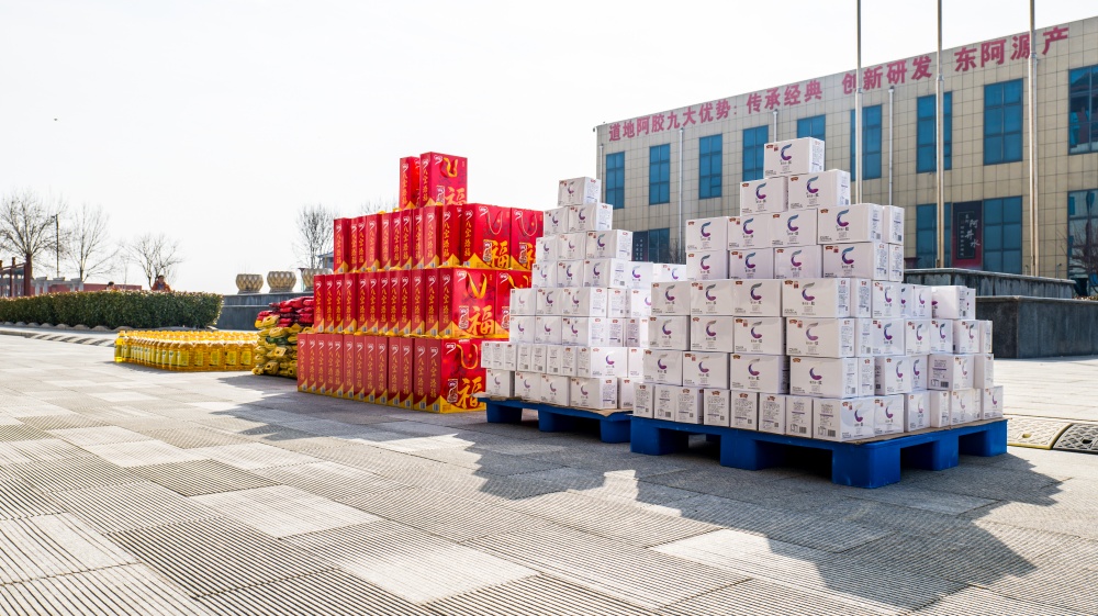 年会发放礼品_副本.jpg